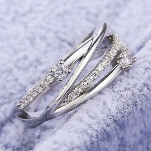 Sterling Silver .924 Multi-Band Rhinestone 1-piece Ring Size 7 - Picture 1 of 4